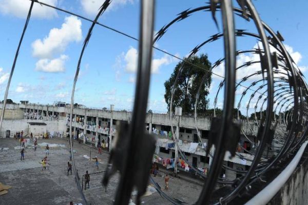 Superlotação e péssimas condições em presídios são base de facções