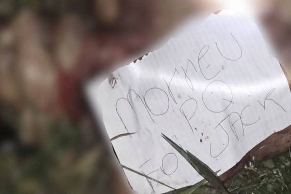 Acusado de estupro é achado morto com bilhete: “Morreu porque foi Jack”