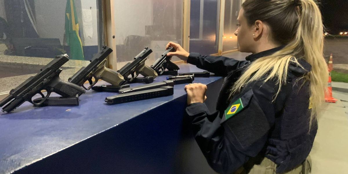 PRF apreende pistolas turcas, merla, skunk e maconha em Santa Terezinha de Itaipu
