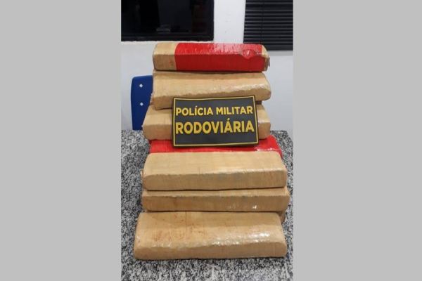 Casal é detido com 24 tabletes no porta-malas do veículo na PR-488