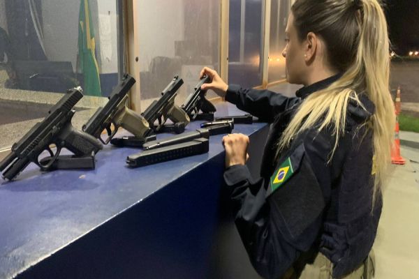 PRF apreende pistolas turcas, merla, skunk e maconha em Santa Terezinha de Itaipu