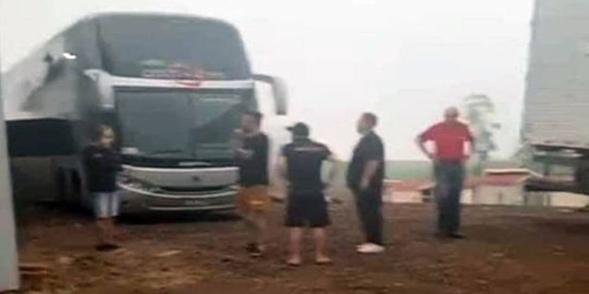 Jovem dorme embaixo de caminhão durante baile e morre atropelado