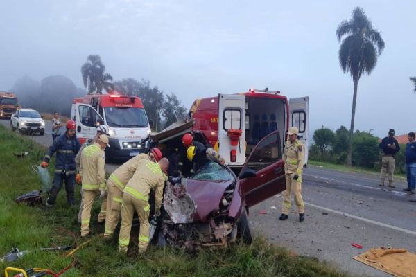 Acidente grave na BR-373 deixa três pessoas feridas em Imbituva-PR