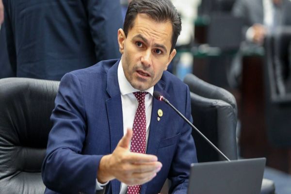 Marcio Pacheco garante R$ 1 milhão para colégios estaduais em Cascavel e Céu Azul