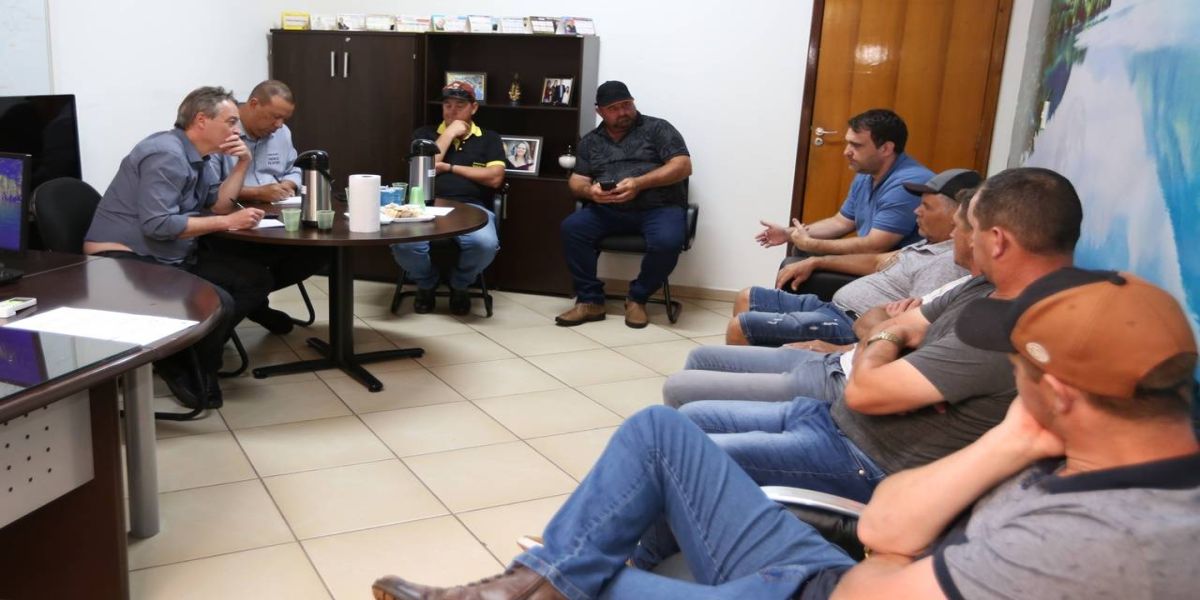Vereador encaminha com secretário de Agricultura pedidos de produtores rurais