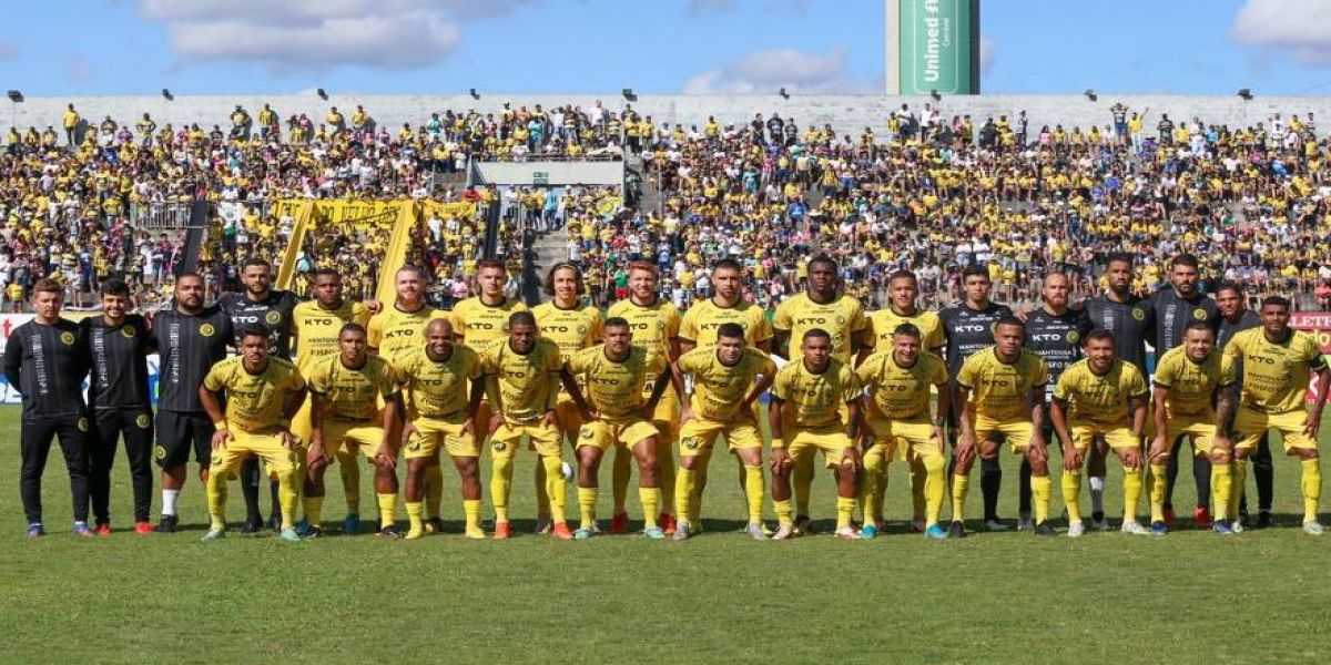 Com recorde de público no Olímpico, Cascavel enfrenta Athletico na final do Paranaense