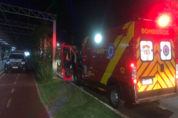 Imagem referente a notícia: Homem é encontrado ferido por arma branca no antigo terminal leste em Cascavel