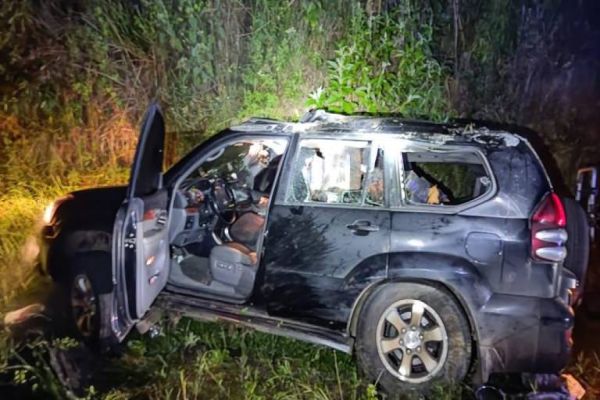 PRF apreende drogas após fuga frustrada e capotamento na BR-277
