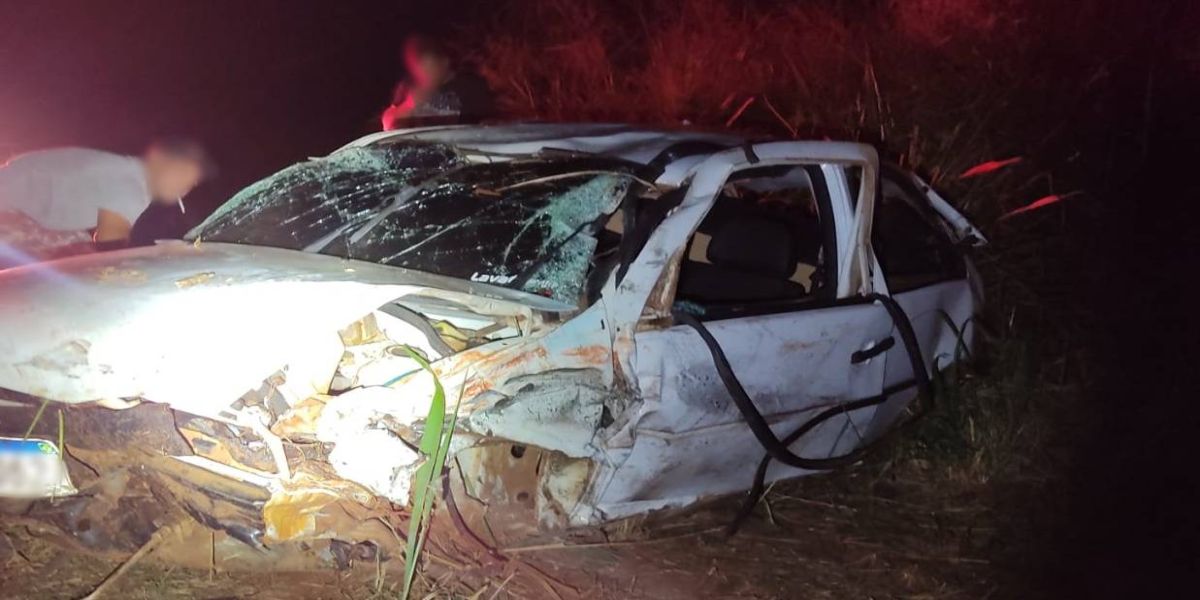 Cinco pessoas ficam feridas em colisão frontal entre carro e moto na PR-495 em Missal