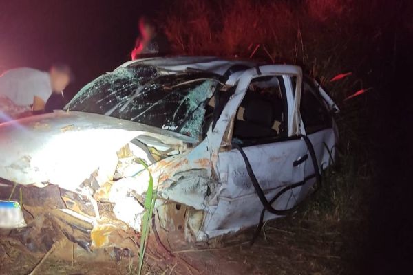 Cinco pessoas ficam feridas em colisão frontal entre carro e moto na PR-495 em Missal