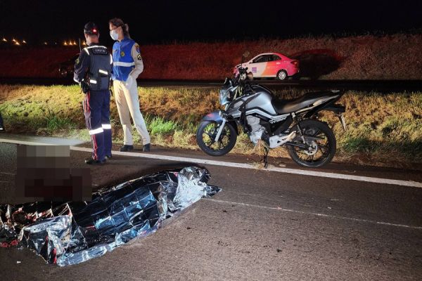Jovem de 17 anos morre ao cair de garupa de motocicleta na BR-376; Buraco na pista foi o motivo
