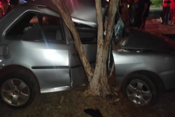 PM Assis Chateaubriand atende acidente com vítimas presas em ferragens; Veículo é apreendido