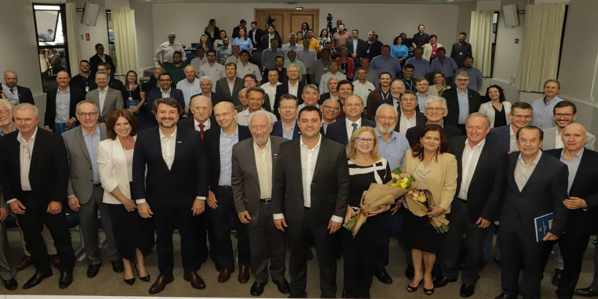 Na Ocepar, governador destaca a importância das cooperativas para o Paraná