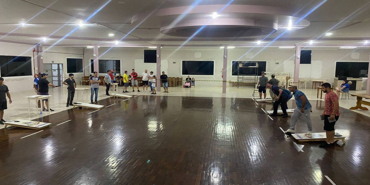 Cafelândia inicia campeonato de Cornhole