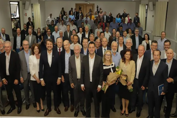 Foto relacionada a notícia: Na Ocepar, governador destaca a importância das cooperativas para o Paraná