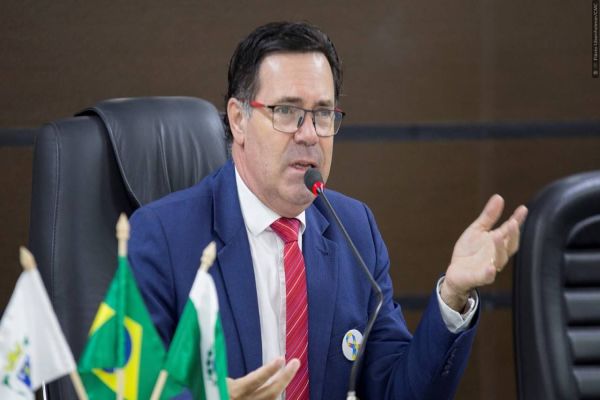 Alécio propõe à Secretaria de Educação a instalação de detectores de metal nas escolas