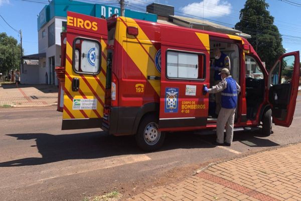 Dois motociclistas ficam feridos após colisão no Bairro Florais do Paraná