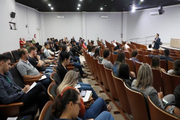 Servidores municipais participam de curso sobre nova lei de licitações e contratos