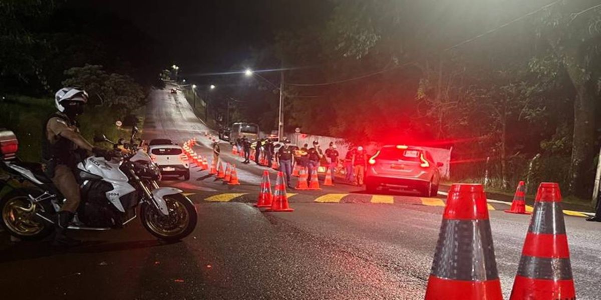 Operação de Fiscalização de Trânsito em Cascavel aborda veículos e realiza autuações