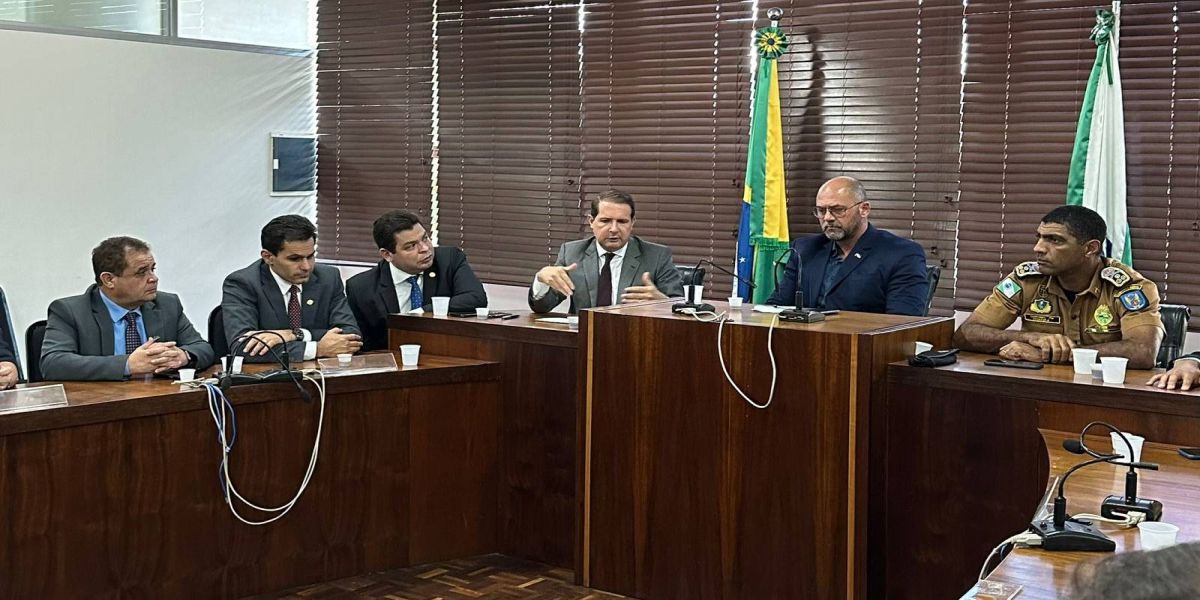 Deputados e Prefeitos do Oeste se reúnem com Secretário de Segurança e pedem efetivo para 31º BPM