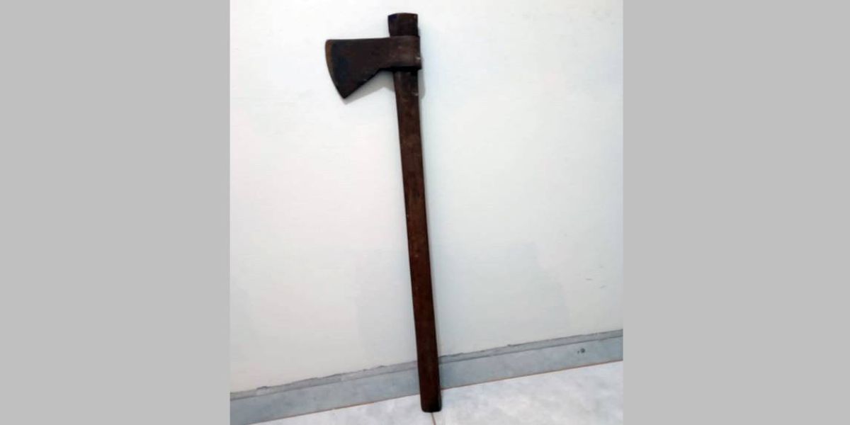 Polícia Militar de Tupãssi aborda suspeito com machado no centro da cidade