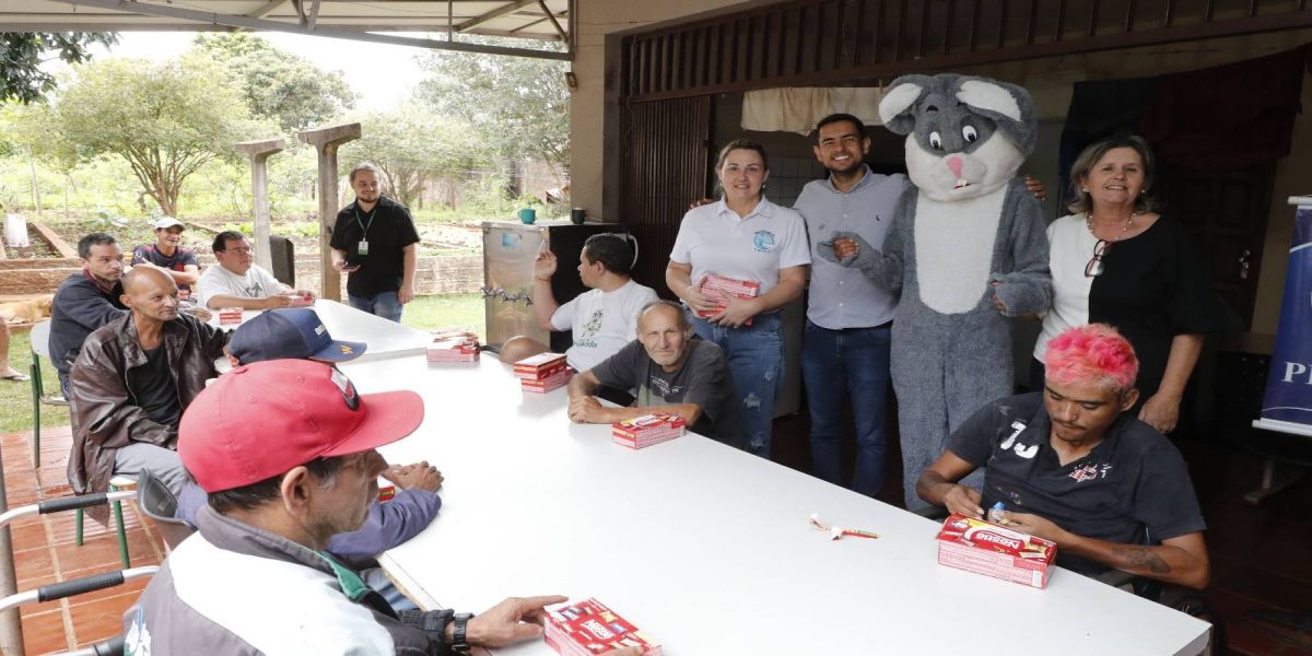 Acolhidos da Casa POP celebram a Páscoa em manhã especial
