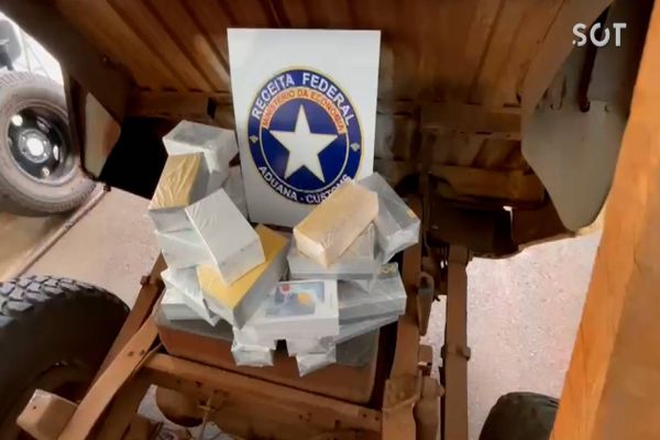 Imagem referente a notícia: Operação Agro Boys: resulta na prisão de quatro pessoas com eletrônicos e celulares em fundo falso