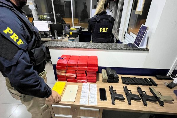 PRF apreende armas e cocaína em veículo na BR-277em Céu Azul
