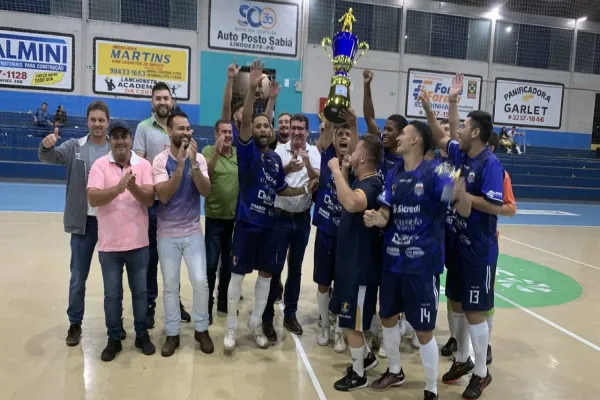 Foto relacionada a notícia: Raimundi Futsal vence ZZ Lanches e fatura o título da Copa Regional de Futsal de Lindoeste