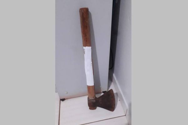 Conflito entre vizinhos resulta em encaminhamento de mulher e apreensão de machado em Braganey