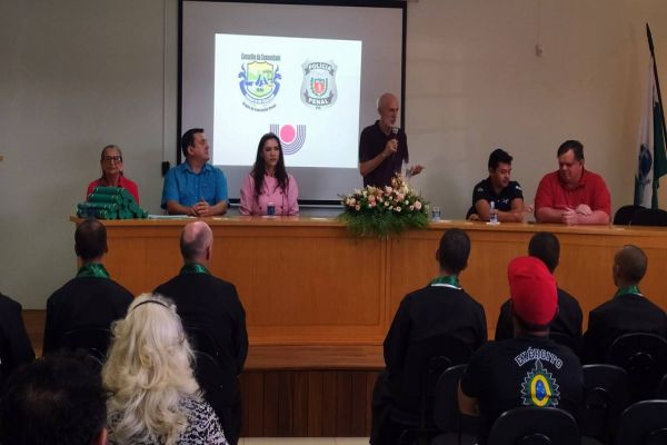 Cerimônia de formatura certifica 18 pessoas privadas de liberdade em confeitaria, em Cascavel