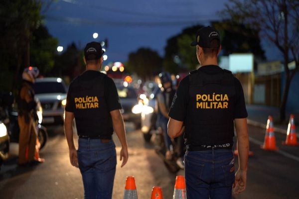 Operação Bloqueio de Trânsito é realizada na Rua Barão do Cerro Azul em Cascavel