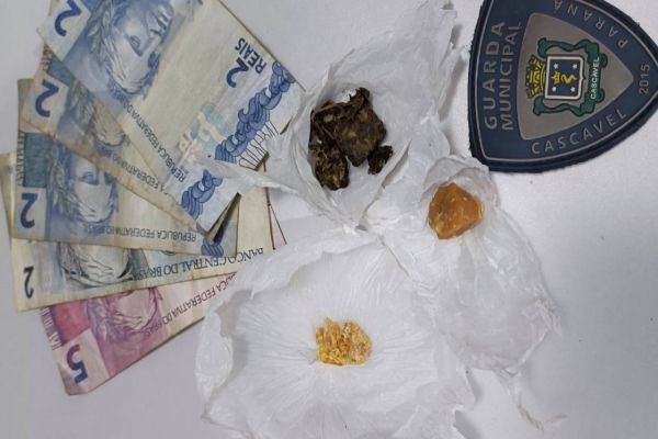 Casal é detido pela Guarda Municipal de Cascavel com drogas na Praça da Bíblia