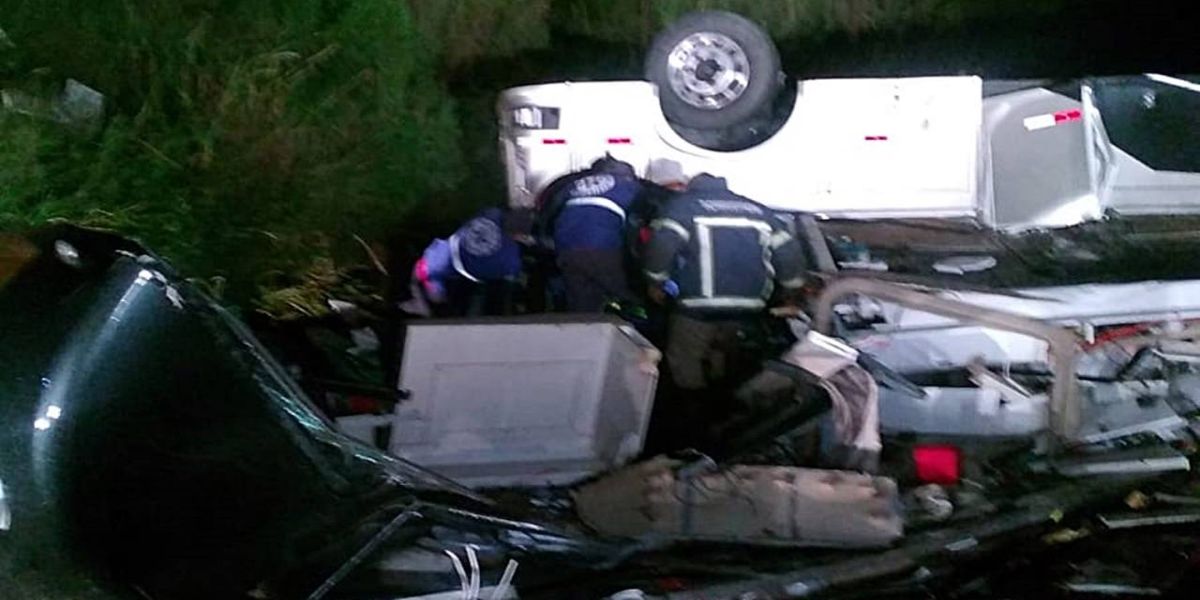 Motorhome capota na BR-369 em Juranda