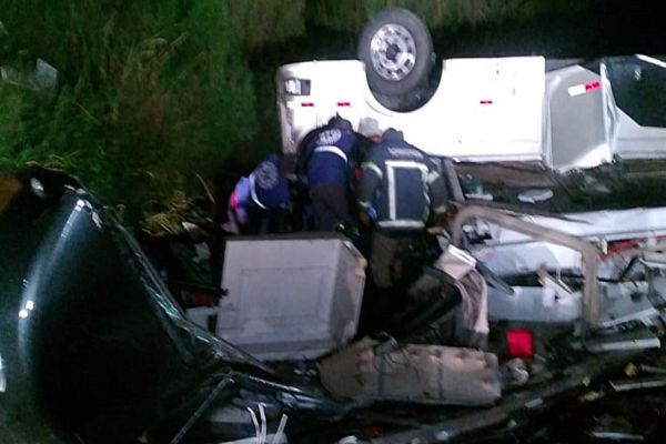 Motorhome capota na BR-369 em Juranda