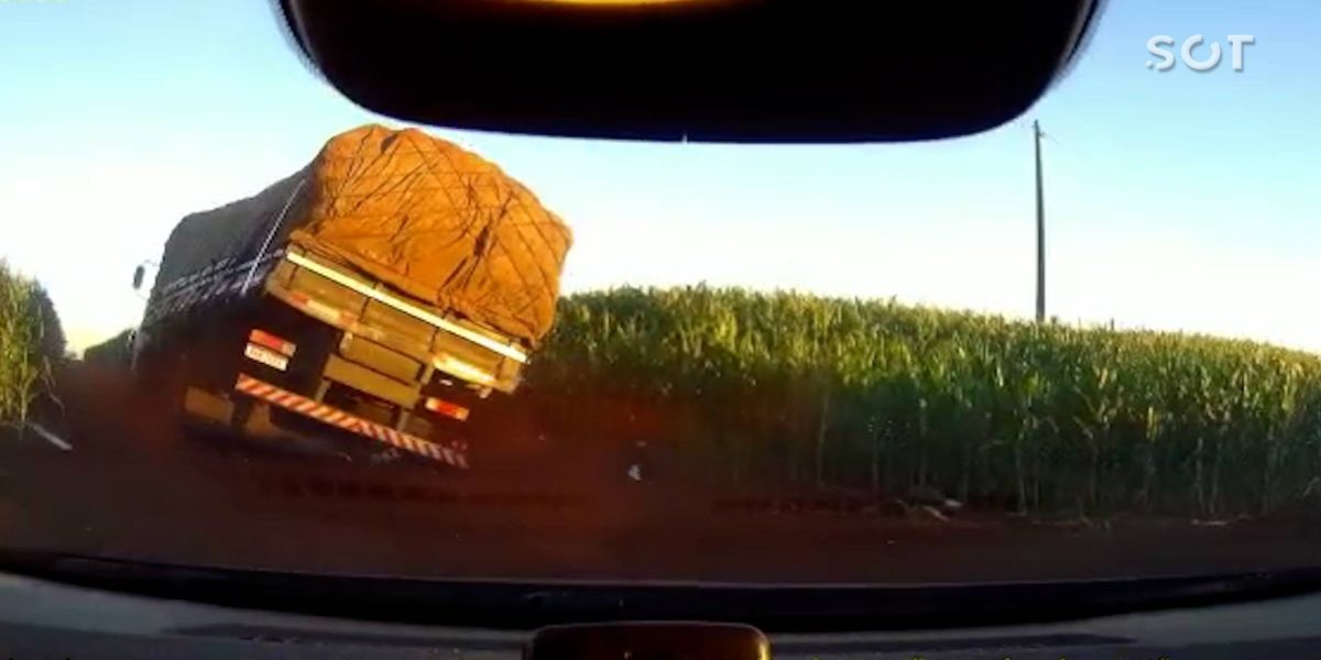 Após fuga, PRF apreende caminhão carregado com 200 mil maços de cigarros no oeste do Paraná