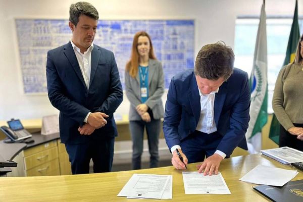 Paraná e Polícia Federal assinam acordo de cooperação para atendimento a migrantes