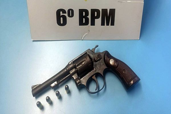 PM apreende arma de fogo com indivíduo sem registro e porte em Três Barras do Paraná