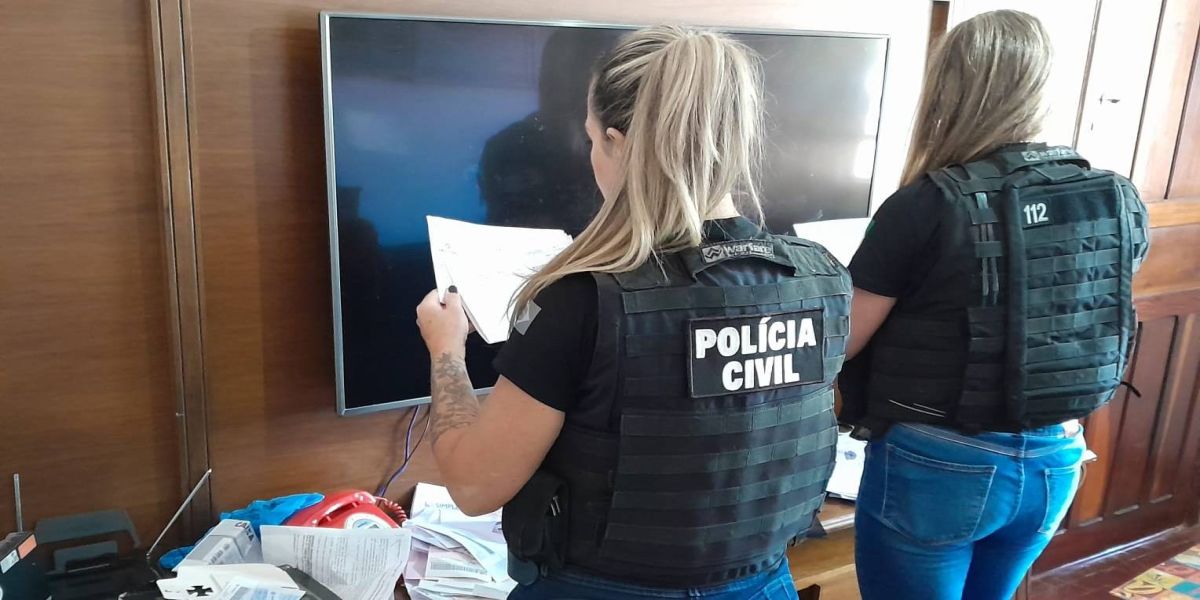 Polícia Civil apreende cheques e cartão de crédito em operação contra estelionato em Cascavel