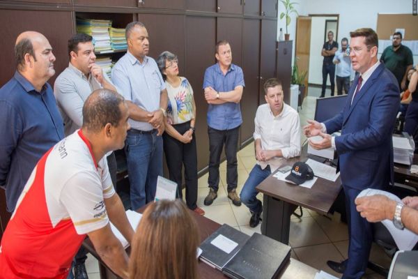 Policiais de folga poderão ajudar na segurança das escolas; projeto vai a votação