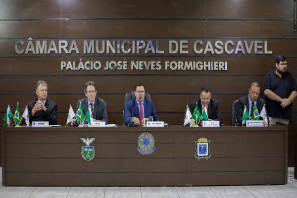 Câmara autoriza Paranhos a contratar policiais de folga para reforçar segurança nas escolas