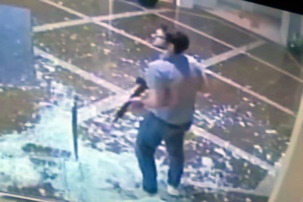 Funcionário em ataque a banco nos EUA mata cinco pessoas e deixa oito feridos