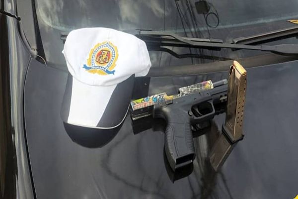 Adolescente é detido por porte ilegal de arma de fogo após disparos no bairro Interlagos