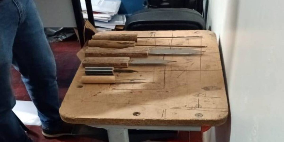 Tentativa de invasão com facas artesanais é registrada em escola municipal no Paraná