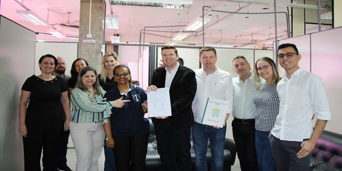 Comissão do Legislativo entrega à PGM estudo para "revogaço" de leis inócuas