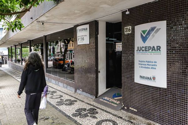 Paraná fecha outubro com tempo de apenas 8 horas para abertura de empresas