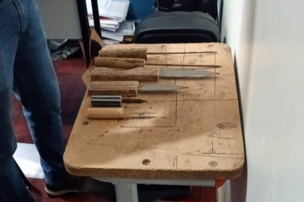 Tentativa de invasão com facas artesanais é registrada em escola municipal no Paraná