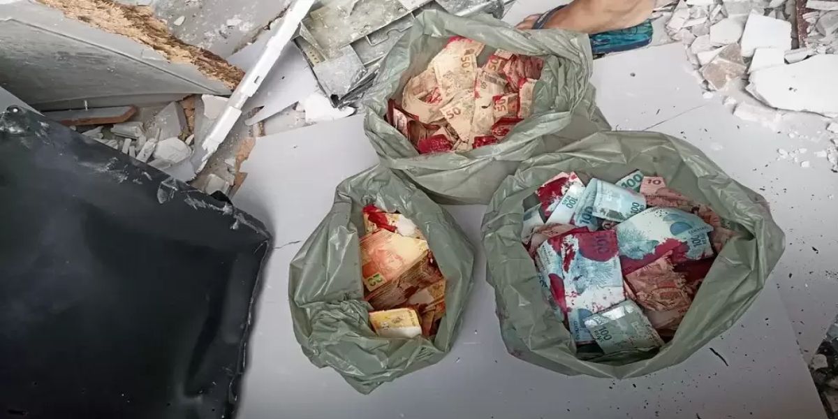 Agência bancária é invadida e caixa eletrônico é explodido no noroeste do Paraná