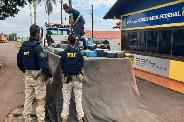 PRF apreendem 1,7 tonelada de maconha em carga de milho no Oeste do Paraná
