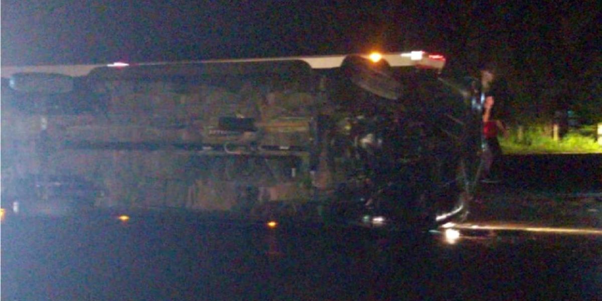 Van de time de futsal do Paraná Clube sofre acidente na BR-476